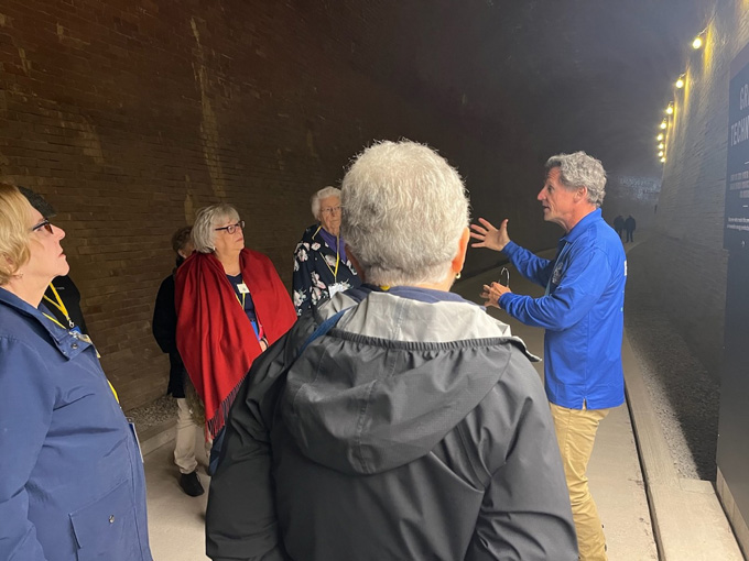 best Niagara Falls walking tour for seniors