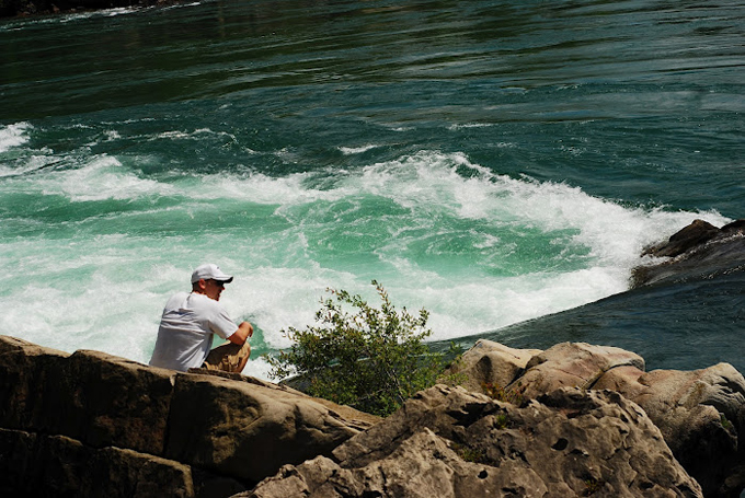 hike along the whirlpool rapids in Niagara Falls