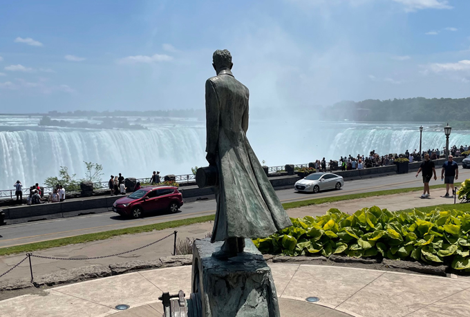 Nikola Tesla statue Niagara Falls Canada
