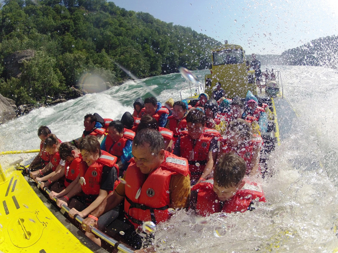 will you get wet on a Niagara Falls jet boat tour